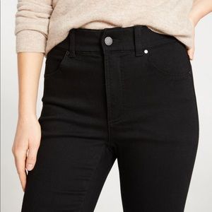 New Universal Standard Black Riviera High Rise Skinny Jeans 33 waist / size 8